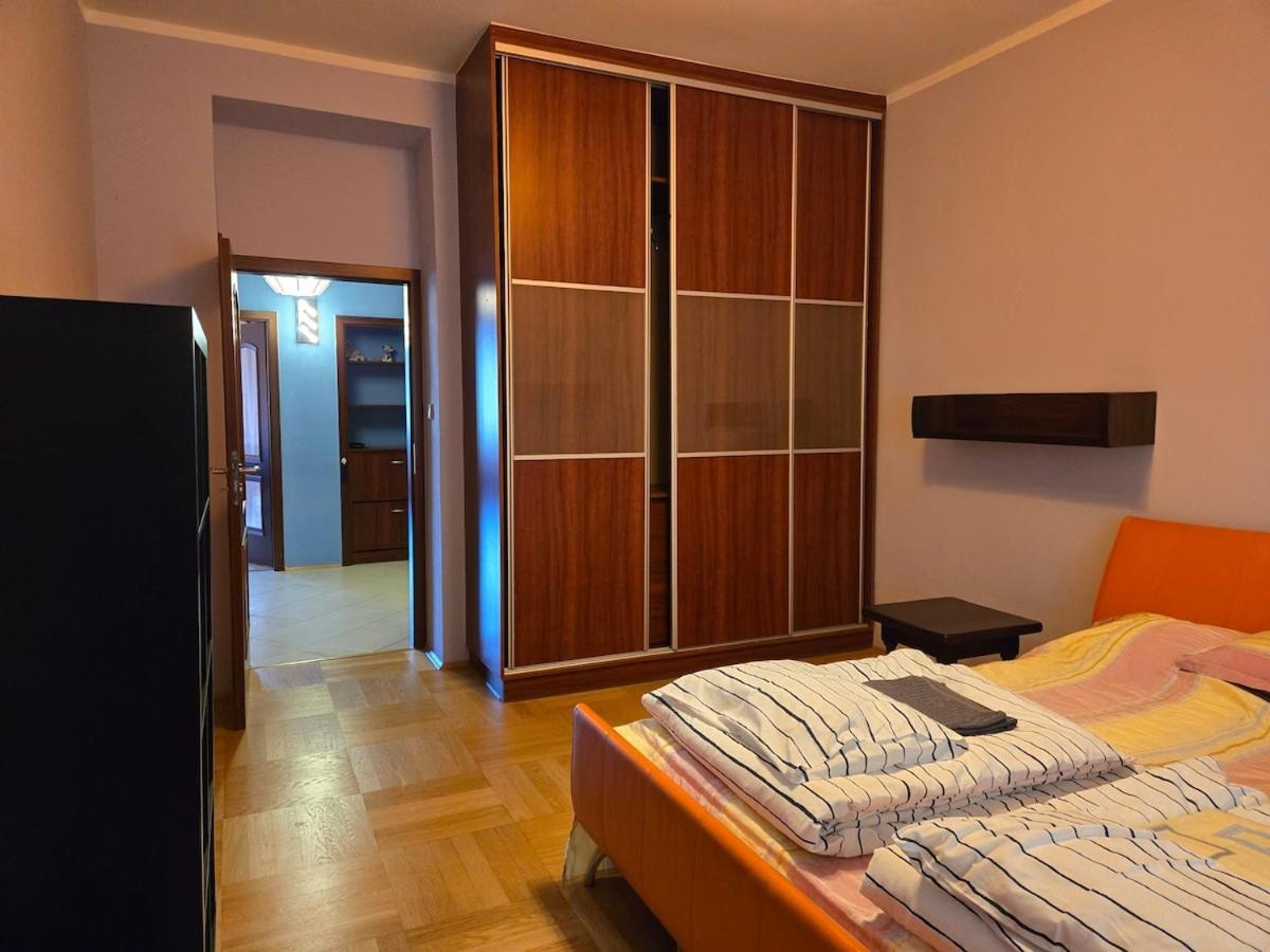 Spacious Two-room In Appartamento
